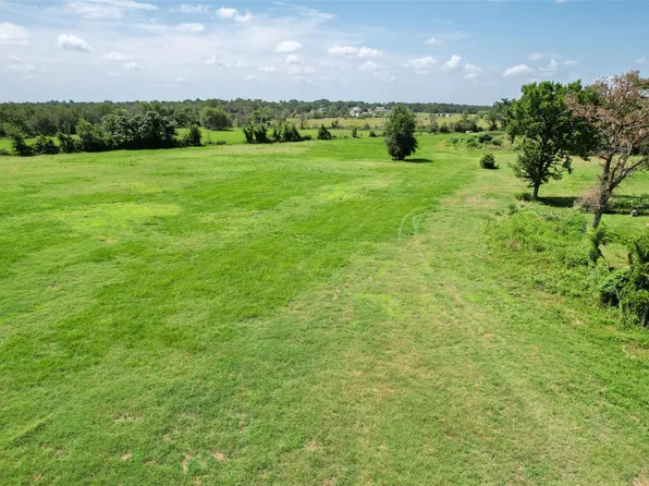 Lacey Ln, Bedias, TX 77831
