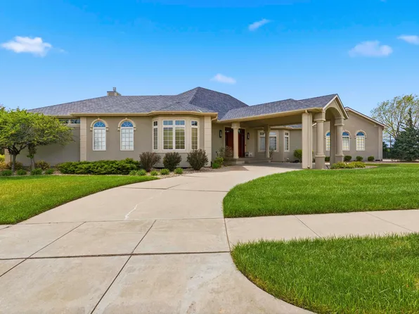 1401 Wyndham Hts, Manhattan, KS 66503