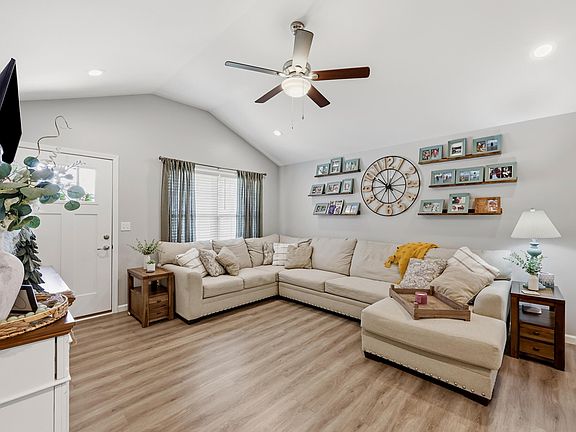 5th image of 441 Middle Creek Way