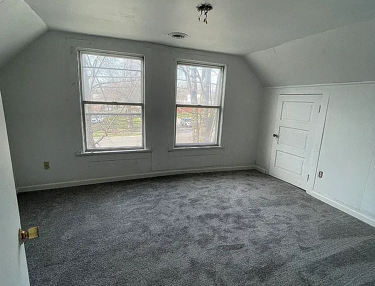 1228 E Ash St — Photo 9