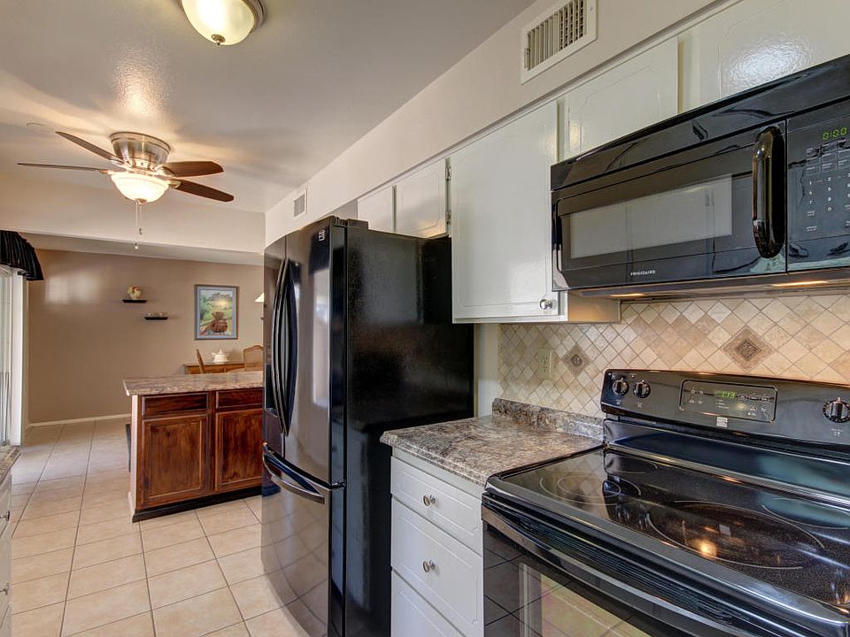 1st image of 10703 W Santa Fe Dr