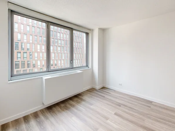 401 East 34th Street N24F image 2 of 9