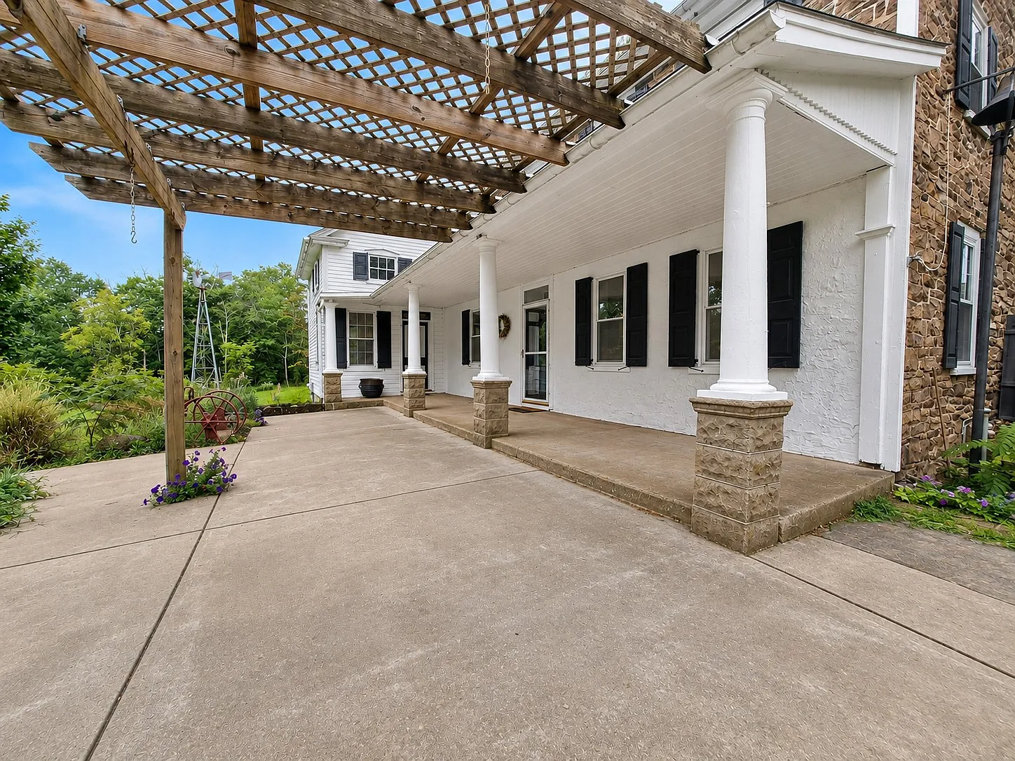 3 bed, 2000 sqft, $3,200 — Photo 3