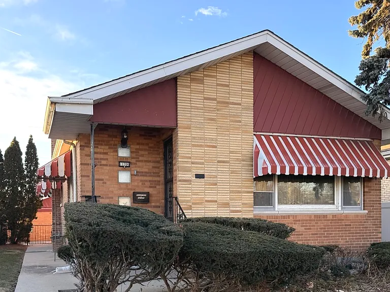 11706 S Artesian Ave — Photo 1
