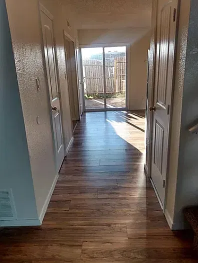 2 bed, 1.5 bath, 1200 sqft, $975 — Photo 2