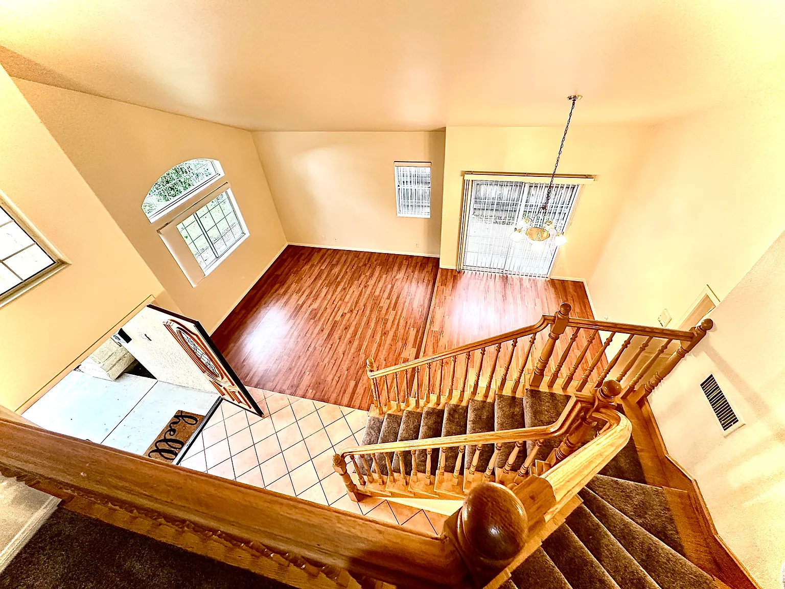 4 bed, 2200 sqft, $4,950 — Photo 4