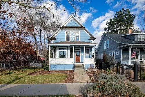 1216 W Franklin St Photo 1