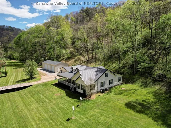 141 Canoe Run, Looneyville, WV 25259