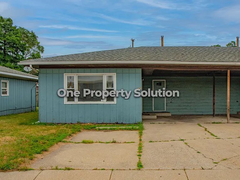 1327 Logan St — Photo 11
