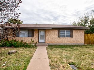 1107 S Anson St, Stamford, TX 79553