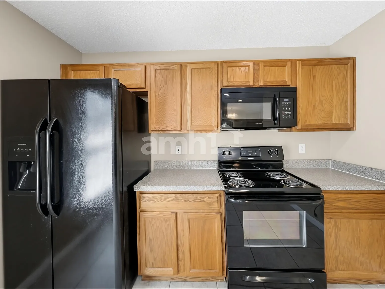 3 bed, 2.0 bath, 1390 sqft, $2,470 — Photo 3