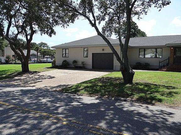 3rd image of 2945 Lynnhaven Dr