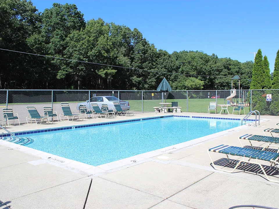 Groveland Manor