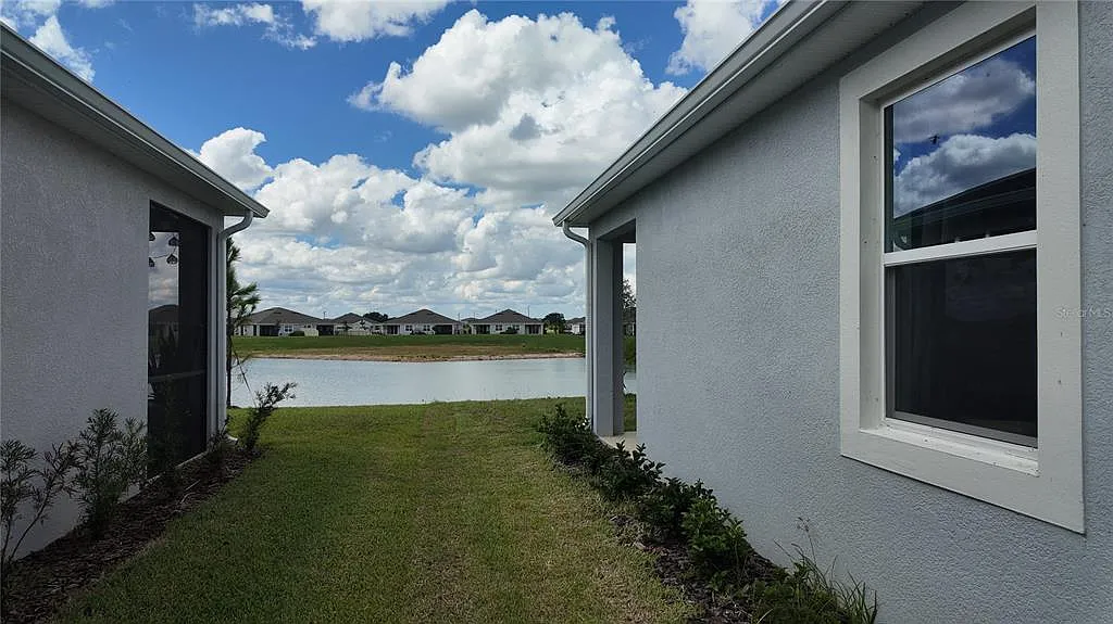 3 bed, 2.0 bath, 1564 sqft, $2,400 — Photo 2