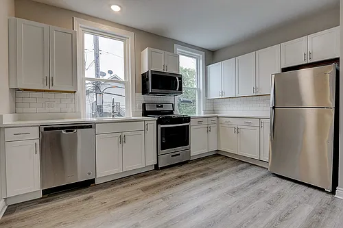 2815 N Hamlin Ave #2F Photo 1