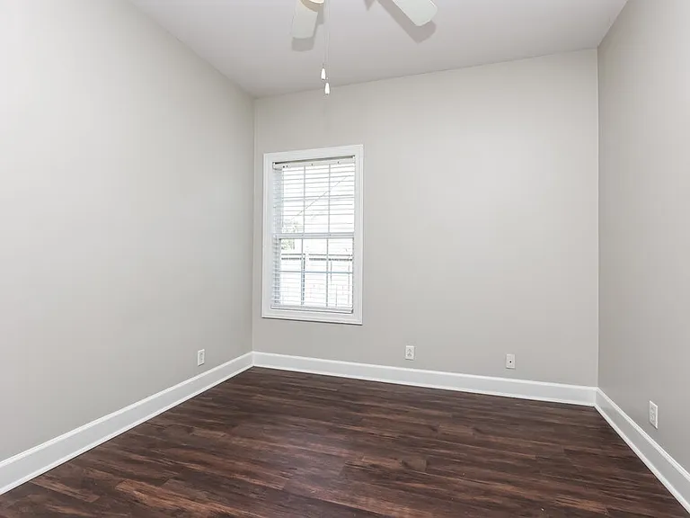1811 Potters Ct — Photo 13