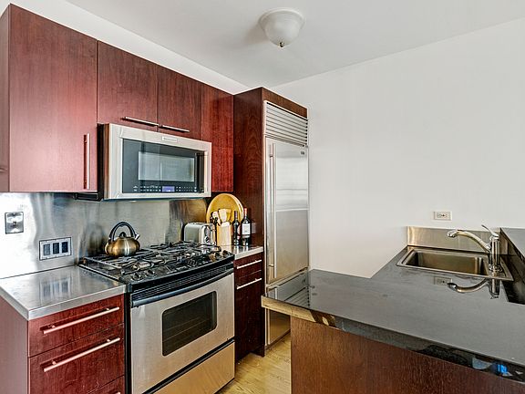 2nd image of 150 Nassau St APT 5E