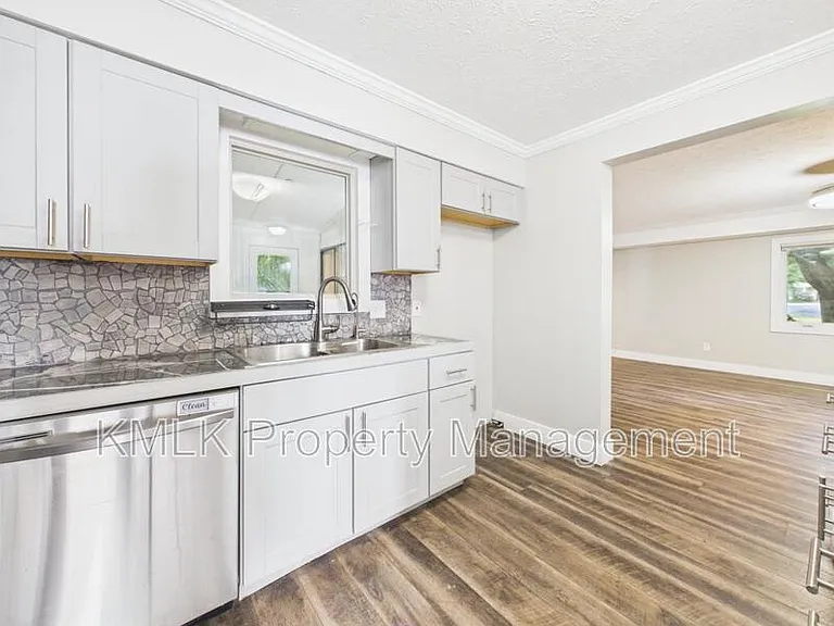 3957 Cox Rd — Photo 9