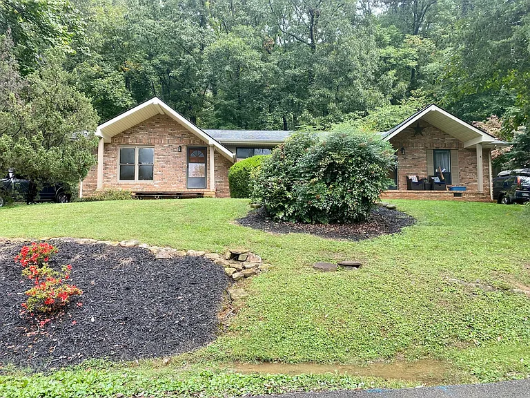 1443 Palisades Rd — Photo 1