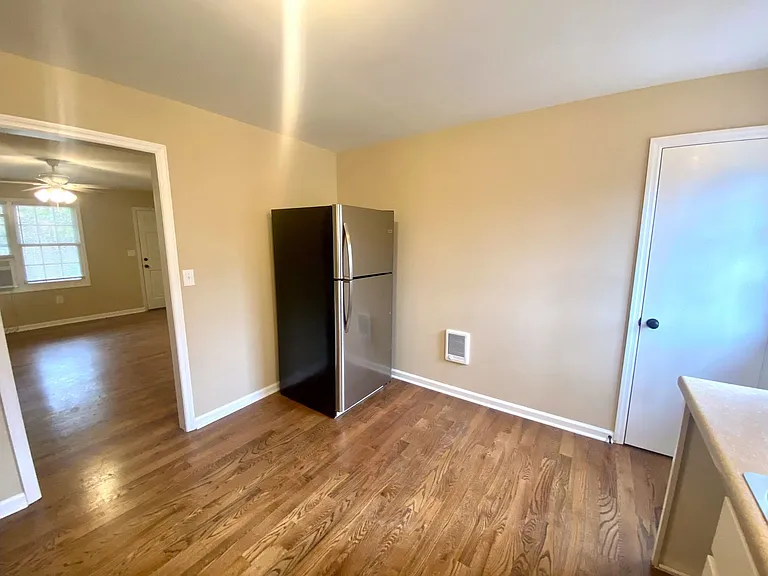 242 Cochran Rd — Photo 11