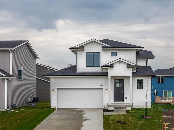 16616 Mill Pond Cir, Urbandale, IA 50323