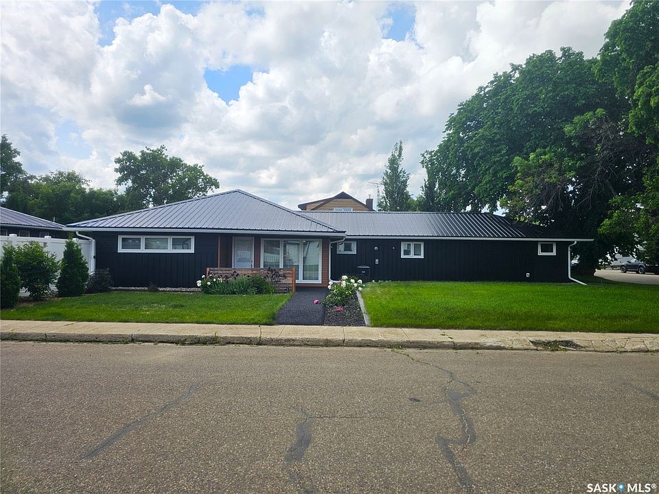 1st image of 398 5th Avenue E