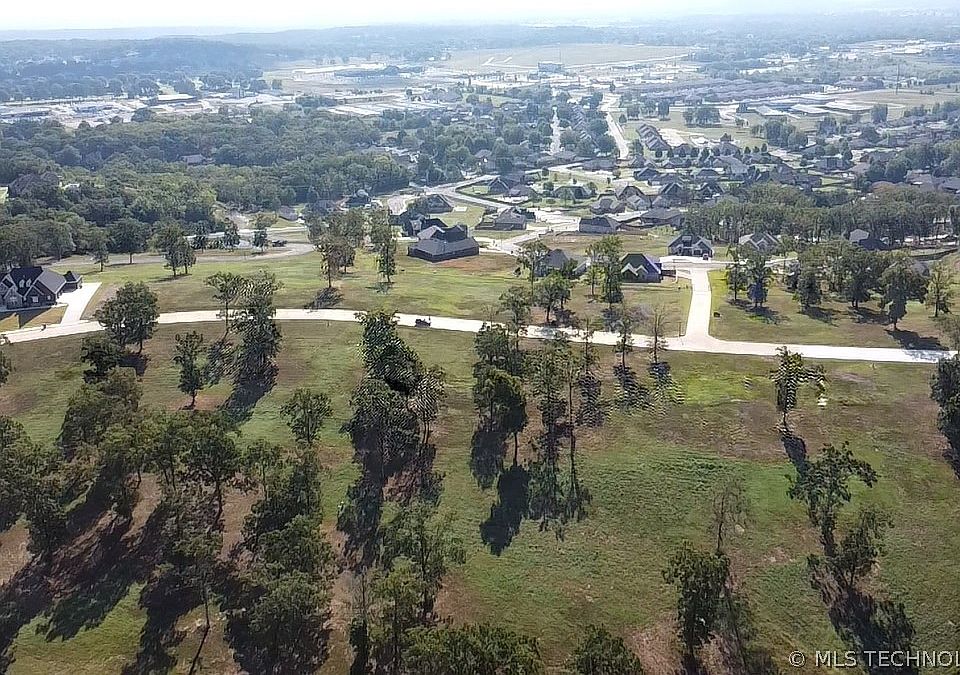 1st image of 828 Ridgeview Dr