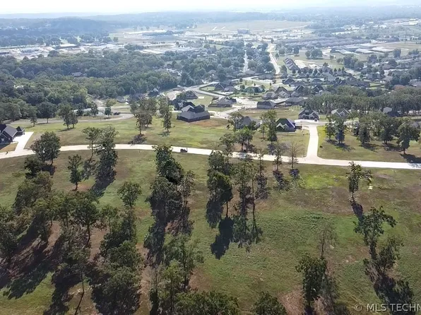 828 Ridgeview Dr, Tahlequah, OK 74464