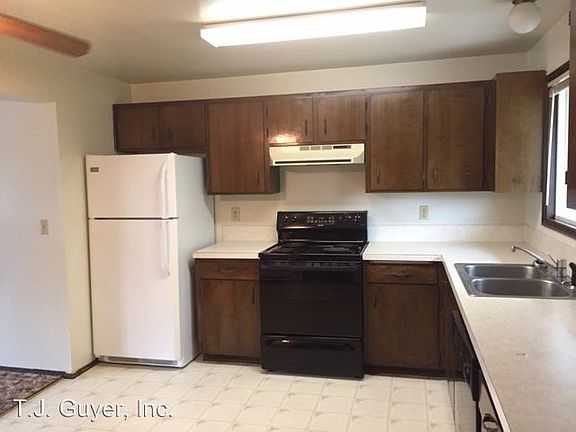 4th image of 514 N Medcalf Ln APT 10