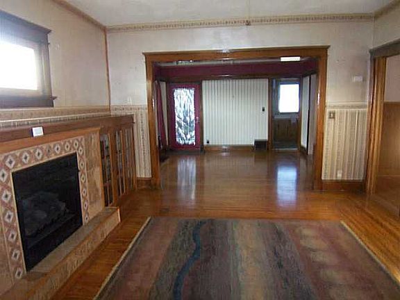 5th image of 110 W College Ave