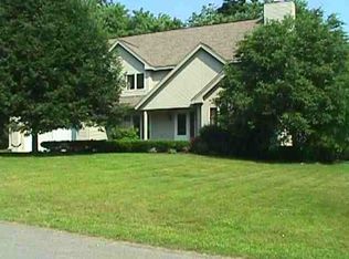 45 Oak Tree Ln, Schenectady, NY 12309