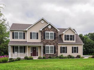 134 Country Chase Dr, Wind Gap, PA 18091