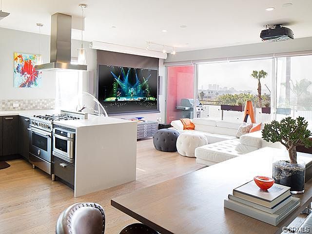 1st image of 751 N Fairfax Ave #8