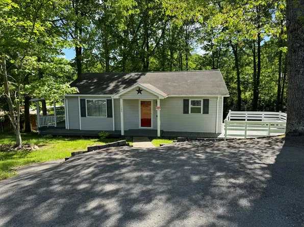 135 Taft St, Crab Orchard, WV 25827