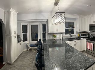 700 Stonegate Dr, Oakdale, PA 15071