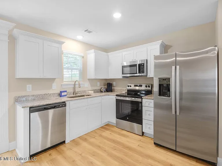 122 Coral Breeze Dr — Photo 8