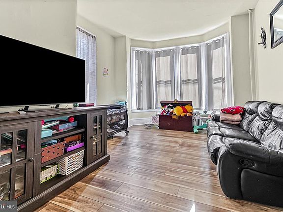 5th image of 217 W Main St