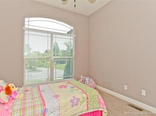 11569 Forest Hill Cir, Sellersburg, IN 47172