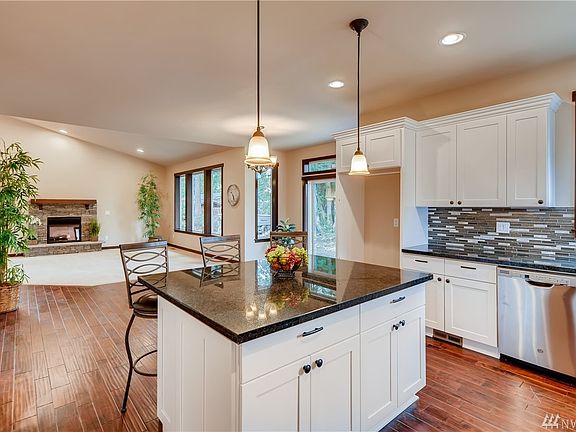 4th image of 9227 192nd St NW