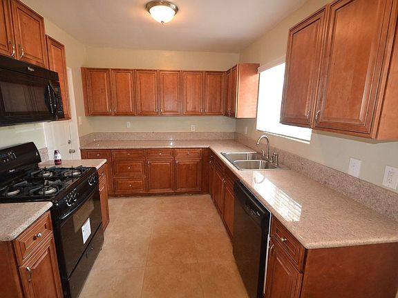 5th image of 15309 Kingsbury St