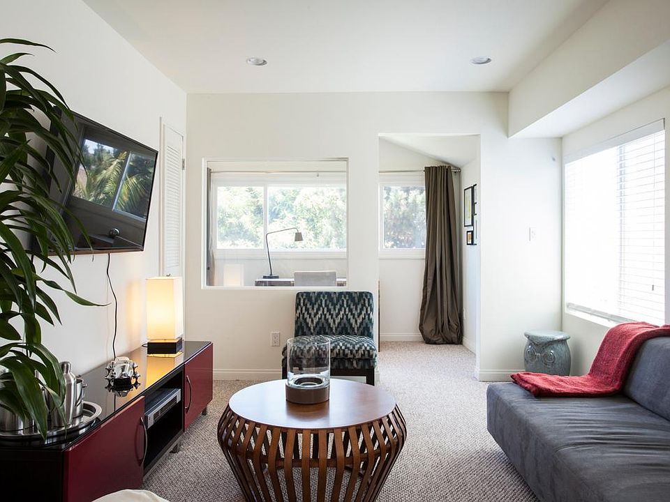 1st image of 109 Paloma Ave APT D