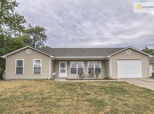 1402 N Sycamore St, Ottawa, KS 66067