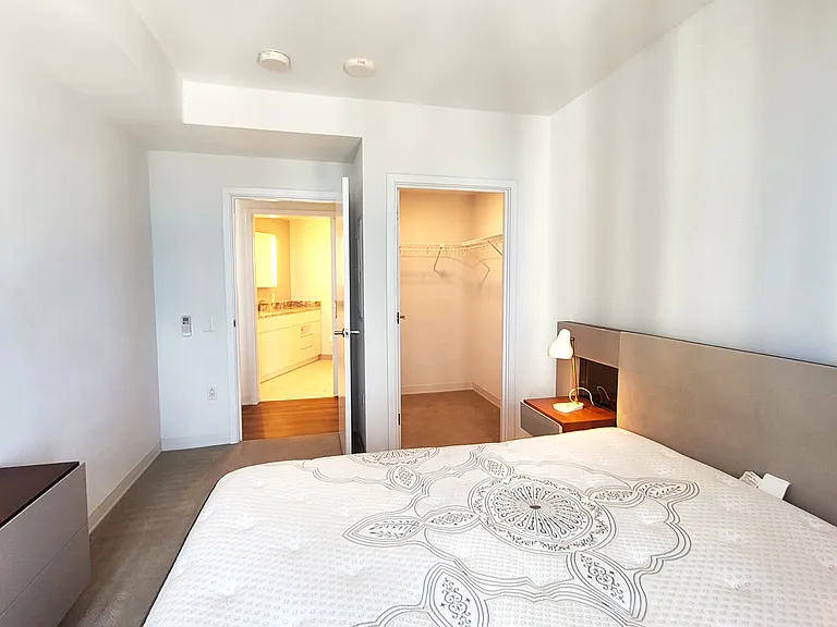 987 Queen St #2100 — Photo 7