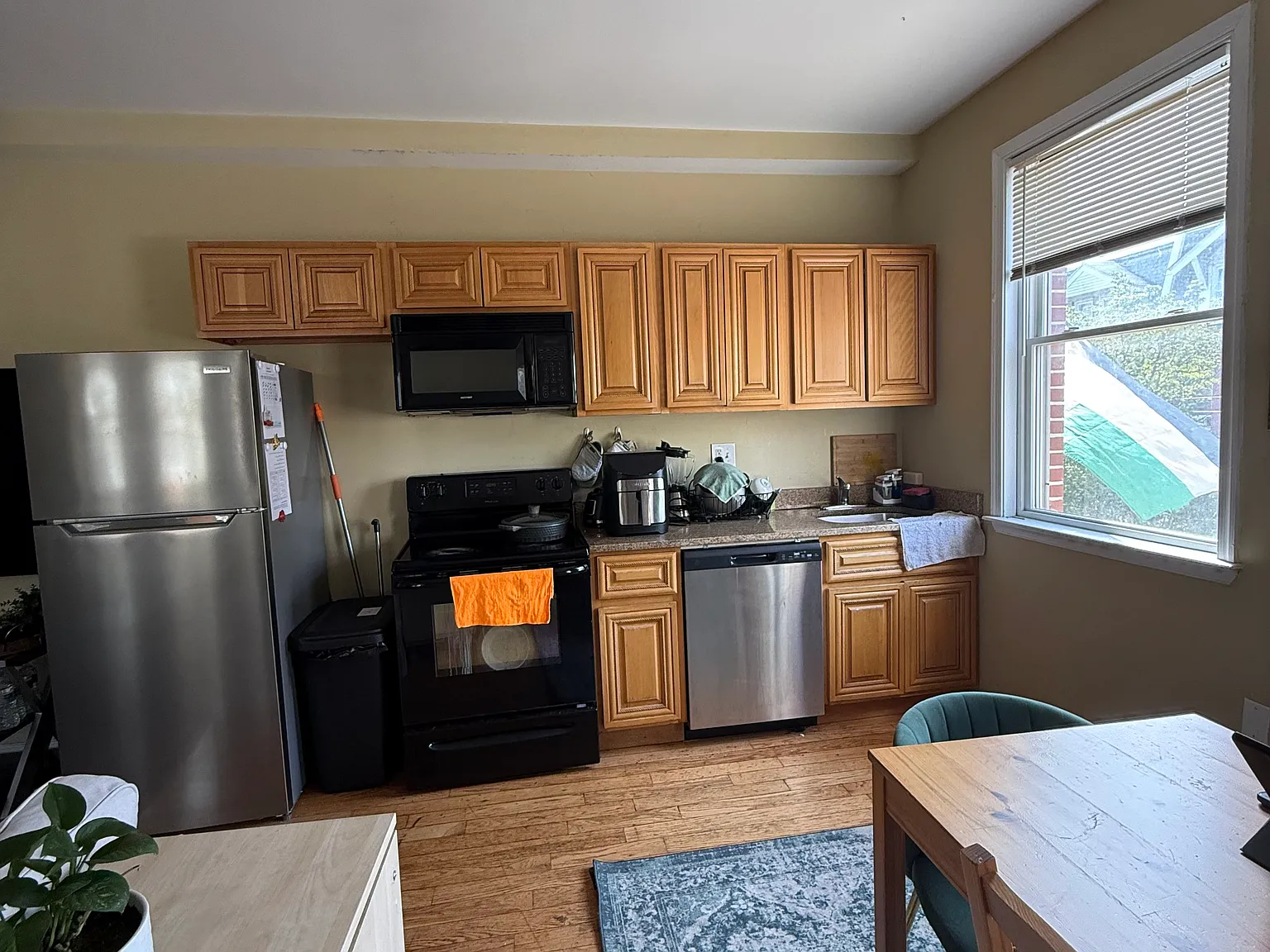5 bed, 2000 sqft, $3,000 — Photo 4