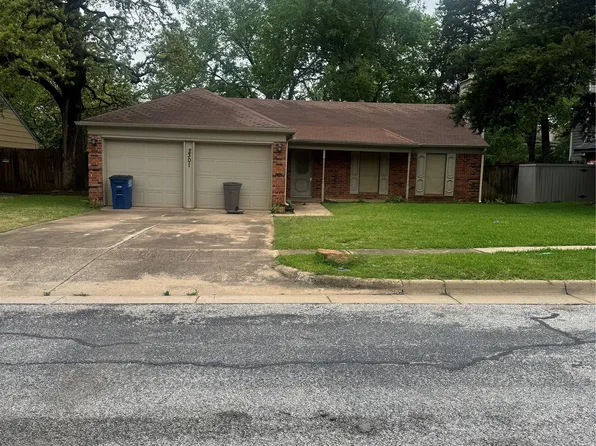 2301 Holly Dr, Euless, TX 76039