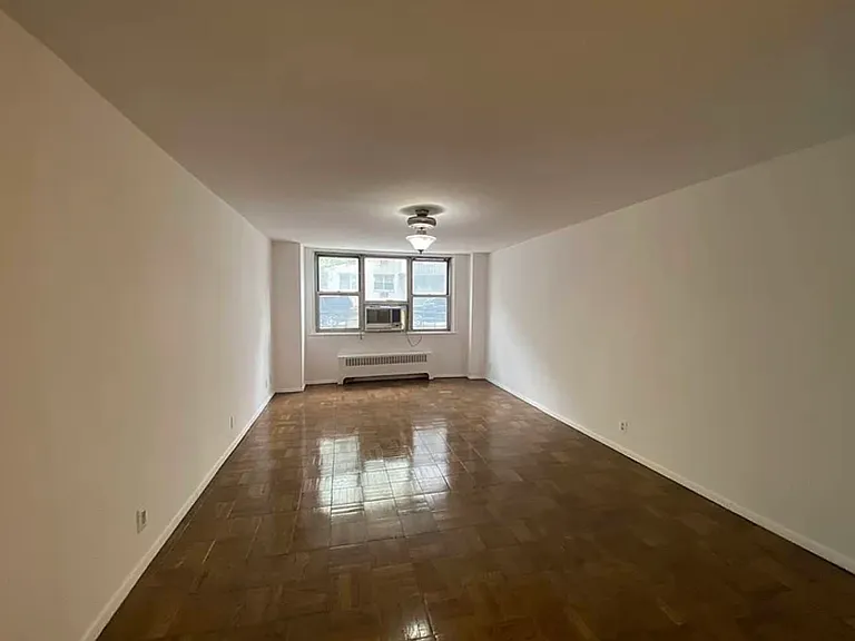 240 E 35th St #1G — Photo 1