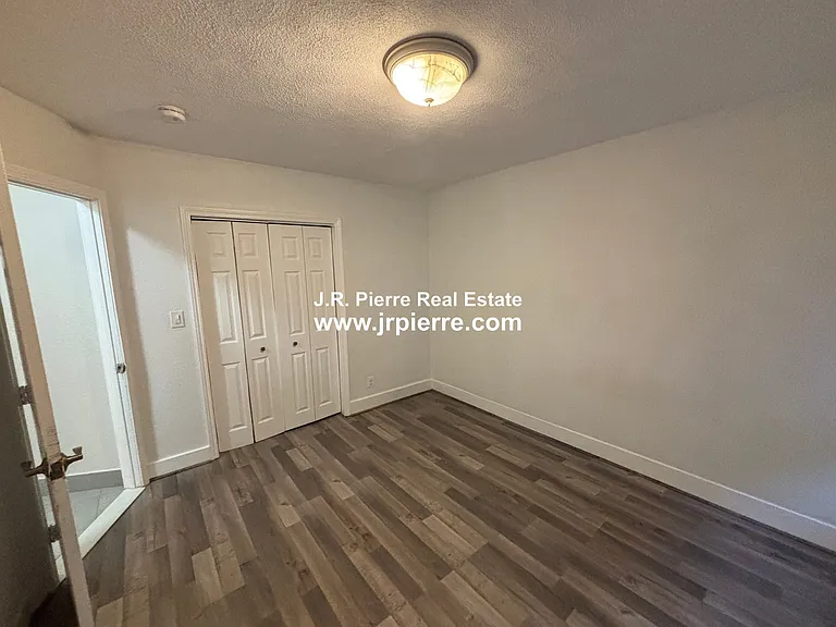 560 Main St #2 — Photo 4