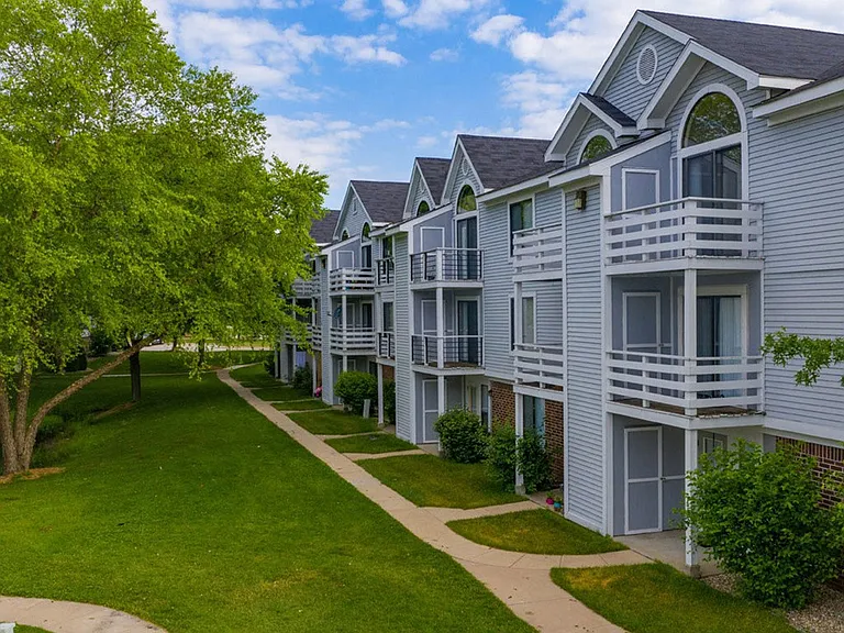 Hurwich Farms Apartments — Photo 39