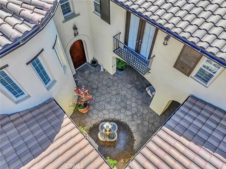 510 E Viewcrest Dr — Photo 3