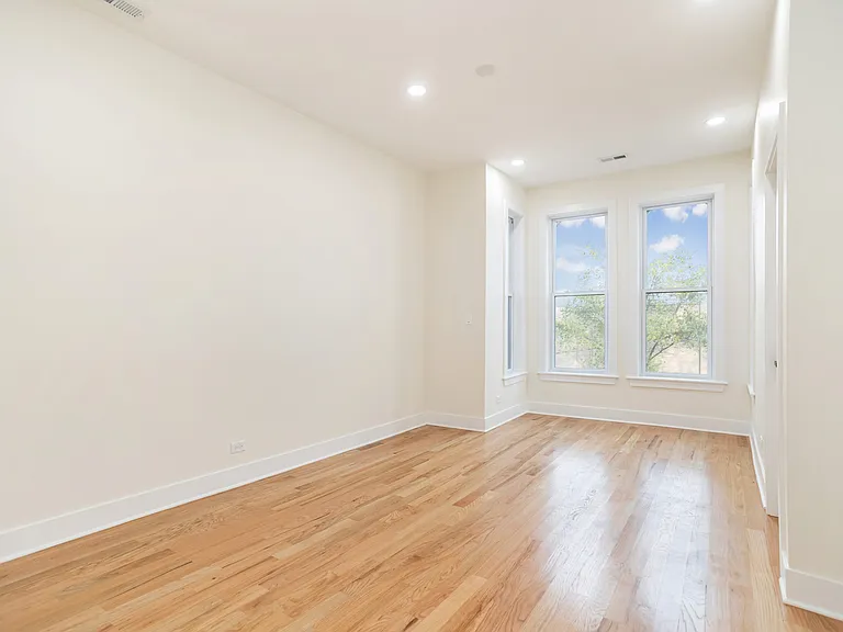 416 N Troy St #1 — Photo 22